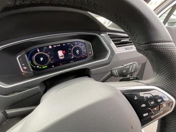 Volkswagen Tiguan R-LINE TSI PHEV S-A
