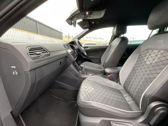 Volkswagen Tiguan R-LINE TSI S-A