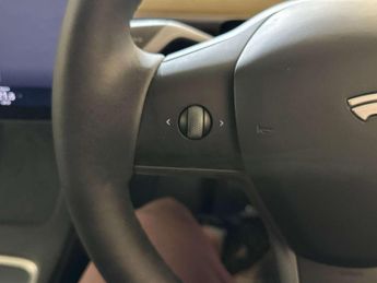 Tesla Model Y (Dual Motor) Long Range SUV 5dr Electric Auto 4WDE (384 bhp)