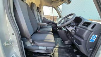 Renault Master 2.3 dCi ENERGY 35 Business+ FWD LWB Medium Roof Euro 6 (s/s) 4dr