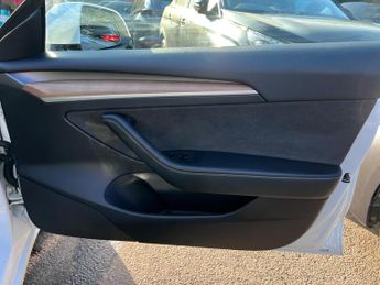 Tesla Model 3 (Dual Motor) Long Range Auto 4WDE 4dr