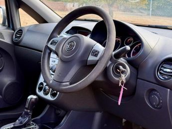 Vauxhall Corsa 1.4i 16v Club 5dr