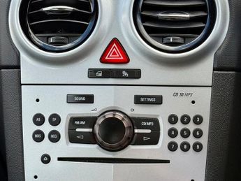 Vauxhall Corsa 1.4i 16v Club 5dr