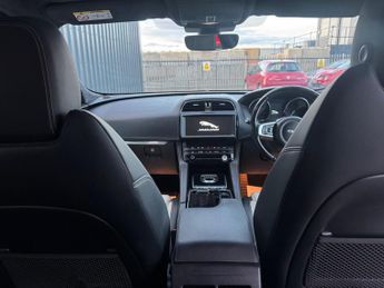 Jaguar F-PACE 2.0 D240 R-Sport Auto AWD Euro 6 (s/s) 5dr