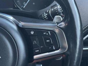 Jaguar F-PACE 2.0 D240 R-Sport Auto AWD Euro 6 (s/s) 5dr