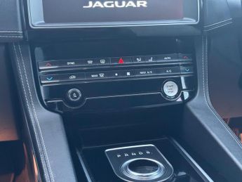 Jaguar F-PACE 2.0 D240 R-Sport Auto AWD Euro 6 (s/s) 5dr