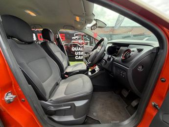 Renault Captur 1.5 dCi Dynamique S MediaNav SUV 5dr Diesel EDC Euro 5 (90 ps)