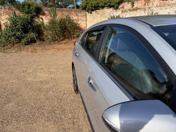 Hyundai IONIQ 1.6 h-GDi Premium SE DCT Euro 6 (s/s) 5dr