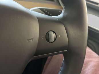 Tesla Model Y (Dual Motor) Long Range SUV 5dr Electric Auto 4WDE (384 bhp)