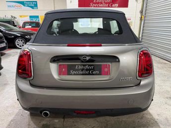 MINI Convertible 1.5 Cooper Steptronic Euro 6 (s/s) 2dr