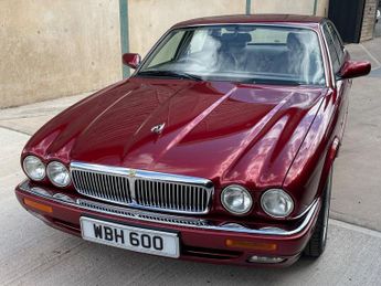 Jaguar XJ 4.0 Sovereign LWB Saloon 4dr