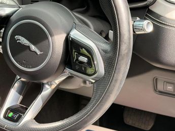 Jaguar F-PACE 2.0 D200 MHEV R-Dynamic SE Auto AWD Euro 6 (s/s) 5dr