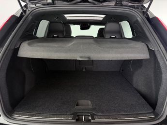 Volvo XC40 2.0 D3 R-Design SUV 5dr Diesel Auto AWD Euro 6 (s/s) (150 ps)