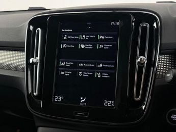 Volvo XC40 2.0 D3 R-Design SUV 5dr Diesel Auto AWD Euro 6 (s/s) (150 ps)