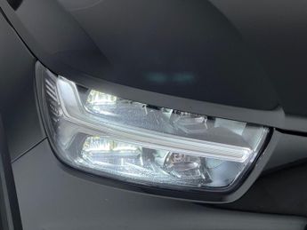 Volvo XC40 2.0 D3 R-Design SUV 5dr Diesel Auto AWD Euro 6 (s/s) (150 ps)
