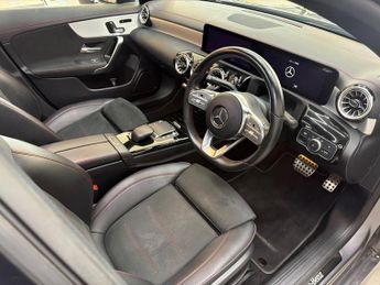 Mercedes-Benz CLA 2.0 CLA220d AMG Line Night Edition (Premium Plus) Coupe 8G-DCT E