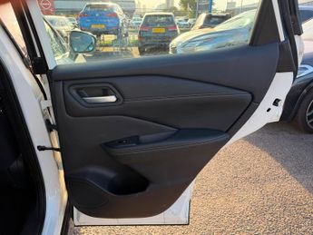 Nissan Qashqai 1.3 DIG-T MHEV Acenta Premium XTRON Euro 6 (s/s) 5dr