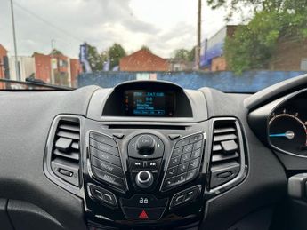 Ford Fiesta 1.0T EcoBoost Zetec Euro 5 (s/s) 5dr