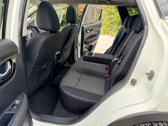 Nissan Qashqai 1.2 DIG-T N-Connecta 2WD Euro 6 (s/s) 5dr