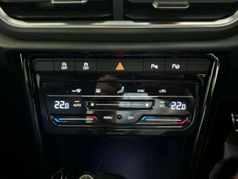 Volkswagen T-Roc 2.0 TSI R SUV 5dr Petrol DSG 4Motion Euro 6 (s/s) (300 ps)