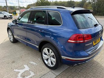 Volkswagen Touareg TDI V6 BlueMotion Tech R-Line SUV 3.0 Automatic Diesel