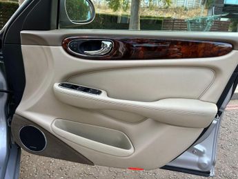 Jaguar XJ 3.0 SE 4dr