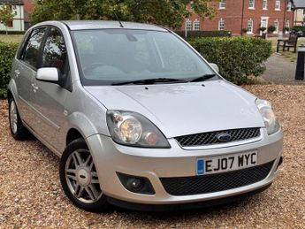 Ford Fiesta 1.6 Ghia 5dr