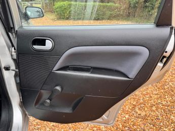 Ford Fiesta 1.6 Ghia 5dr