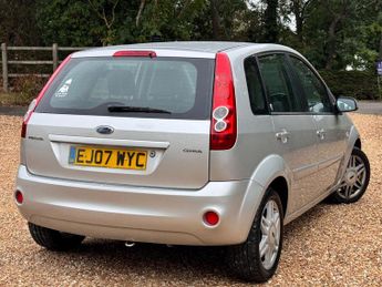 Ford Fiesta 1.6 Ghia 5dr
