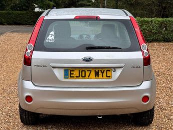 Ford Fiesta 1.6 Ghia 5dr