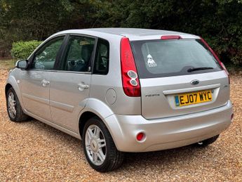 Ford Fiesta 1.6 Ghia 5dr