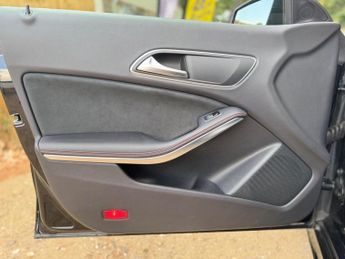 Mercedes-Benz CLA 1.6 CLA180 AMG Line Coupe 7G-DCT Euro 6 (s/s) 4dr
