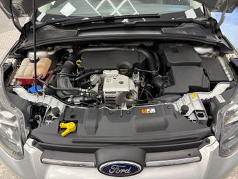Ford Focus 1.0T EcoBoost Zetec Euro 5 (s/s) 5dr