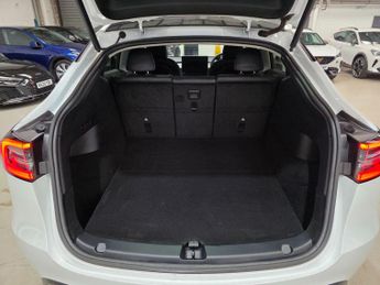 Tesla Model Y (Dual Motor) Long Range Auto 4WDE 5dr
