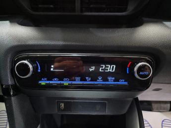 Toyota Yaris 1.5 VVT-h Design E-CVT Euro 6 (s/s) 5dr