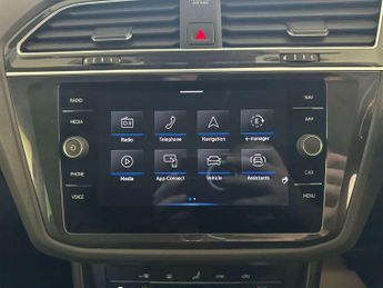 Volkswagen Tiguan 1.4 TSI 13kWh Life SUV 5dr Petrol Plug-in Hybrid DSG Euro 6 (s/s