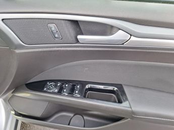 Ford Mondeo 2.0 TDCi Titanium Powershift Euro 6 (s/s) 5dr