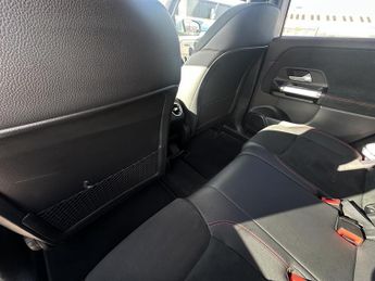 Mercedes-Benz Eqb 300 AMG LINE 4MATIC