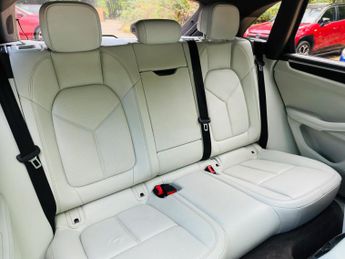 Porsche Macan 2.0T PDK 4WD Euro 6 (s/s) 5dr