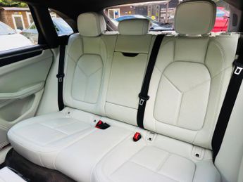 Porsche Macan 2.0T PDK 4WD Euro 6 (s/s) 5dr