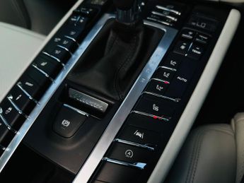Porsche Macan 2.0T PDK 4WD Euro 6 (s/s) 5dr