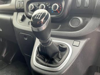 Nissan NV300 2.0 dCi 28 Acenta L1 H1 Euro 6 4dr