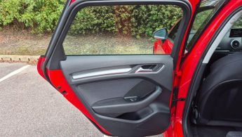 Audi A3 1.4 TFSI e-tron Sportback e-S Tronic Euro 6 5dr 8.8kWh