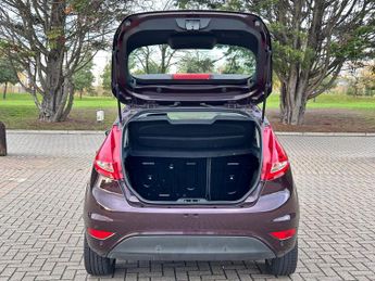 Ford Fiesta 1.4 Zetec Hatchback 5dr Petrol Automatic (154 g/km, 94 bhp)