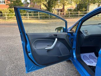 Ford Fiesta 1.4 Titanium Hatchback 5dr Petrol Automatic (154 g/km, 94 bhp)