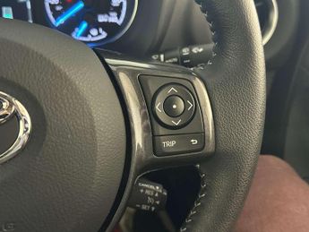 Toyota Yaris 1.5 VVT-h Y20 Hatchback 5dr Petrol Hybrid E-CVT Euro 6 (s/s) (10