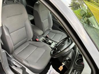 Volkswagen e-Golf 35.8kWh e-Golf Auto 5dr