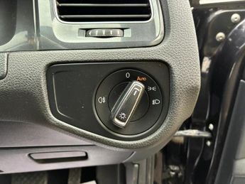 Volkswagen e-Golf 35.8kWh e-Golf Auto 5dr