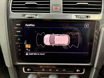 Volkswagen e-Golf 35.8kWh e-Golf Auto 5dr
