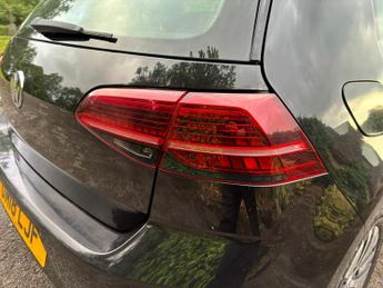 Volkswagen e-Golf 35.8kWh e-Golf Auto 5dr